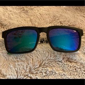 Sunglasses-polarized sunglasses.